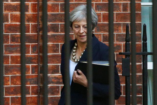 Brexit: Τη στήριξη των «ανταρτών» Συντηρητικών ζητά η Μέι