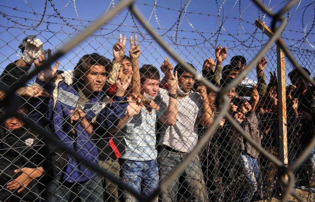 Στα κρατητήρια ζουν εκατοντάδες ασυνόδευτοι ανήλικοι πρόσφυγες