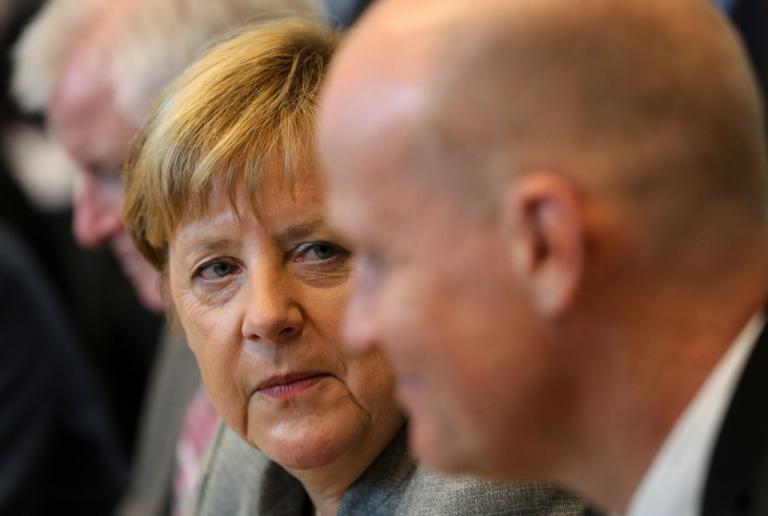 Γερμανία : «Βυθίζονται» Χριστιανοδημοκράτες και SPD