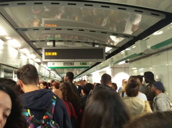 Ιταλία : Είκοσι τραυματίες από κατάρρευση κυλιόμενης σκάλας στο μετρό
