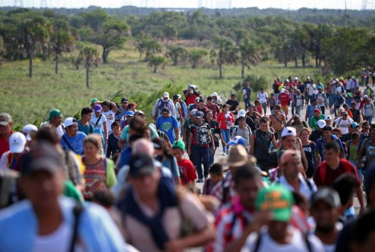 Δεύτερο καραβάνι με 2.000 πρόσφυγες κατευθύνεται στις ΗΠΑ