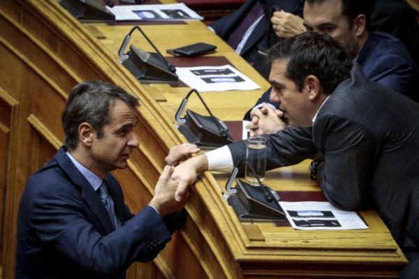 Η συγκινητική χειραψία του Κυριάκου με τον Αλέξη