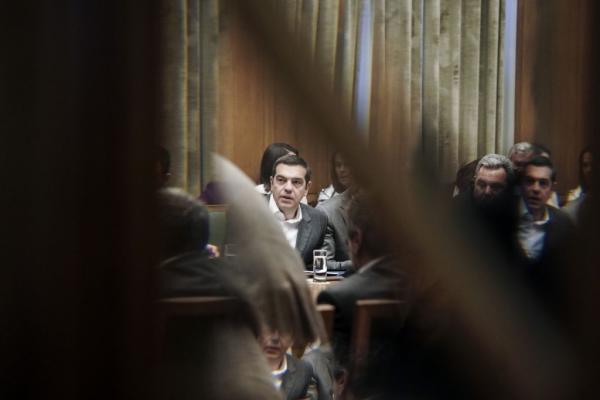 Παραπαίει η κυβέρνηση: Μετά τους όρκους πίστης, το Μαξίμου επικαλείται σχέδιο αποσταθεροποίησης