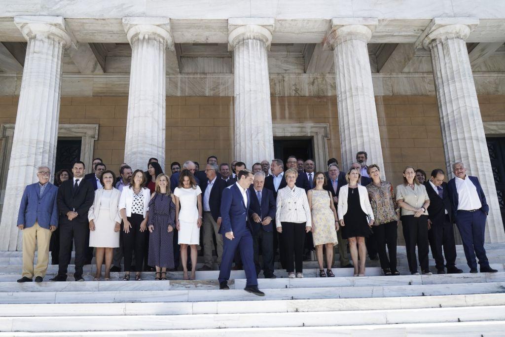 Κυβέρνηση… καυγατζήδων με τον πρωθυπουργό σε ρόλο διαιτητή