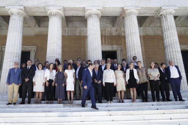 Κυβέρνηση… καυγατζήδων με τον πρωθυπουργό σε ρόλο διαιτητή