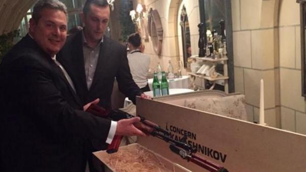 Ο Πάνος με το καλάσνικοφ «κατέλαβε» την Ουάσιγκτον – Πώς έγινε το «ταξίδι» από Ρωσία σε ΗΠΑ