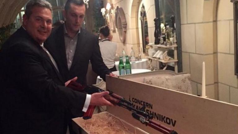 Ο Πάνος με το καλάσνικοφ «κατέλαβε» την Ουάσιγκτον – Πώς έγινε το «ταξίδι» από Ρωσία σε ΗΠΑ