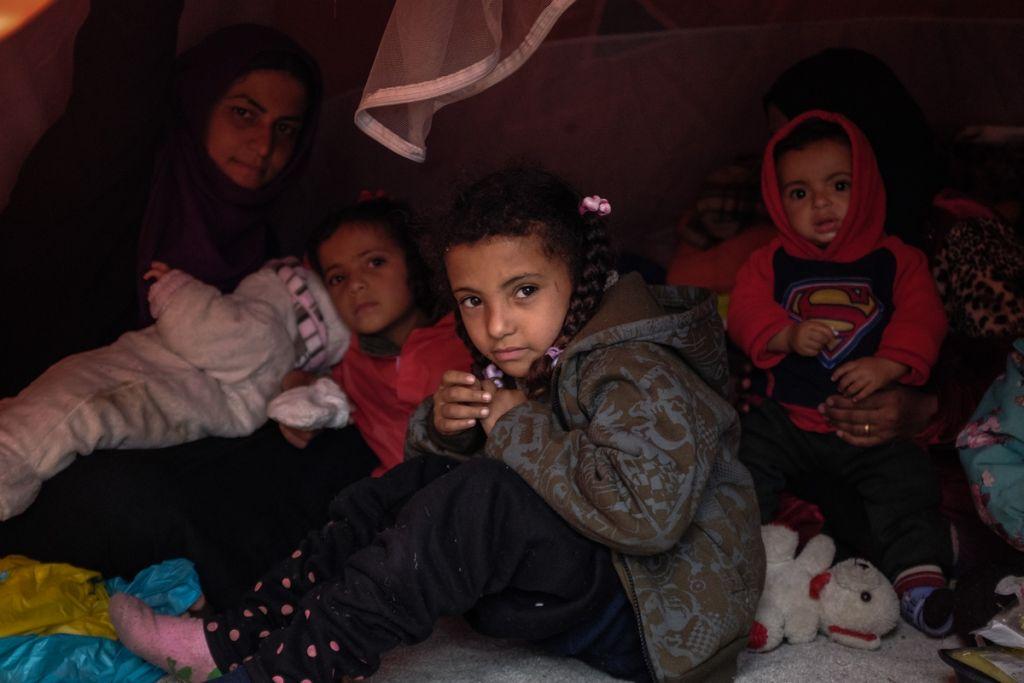 Guardian για τα προσφυγόπουλα στη Μόρια : «Βρήκαμε την κόλαση»