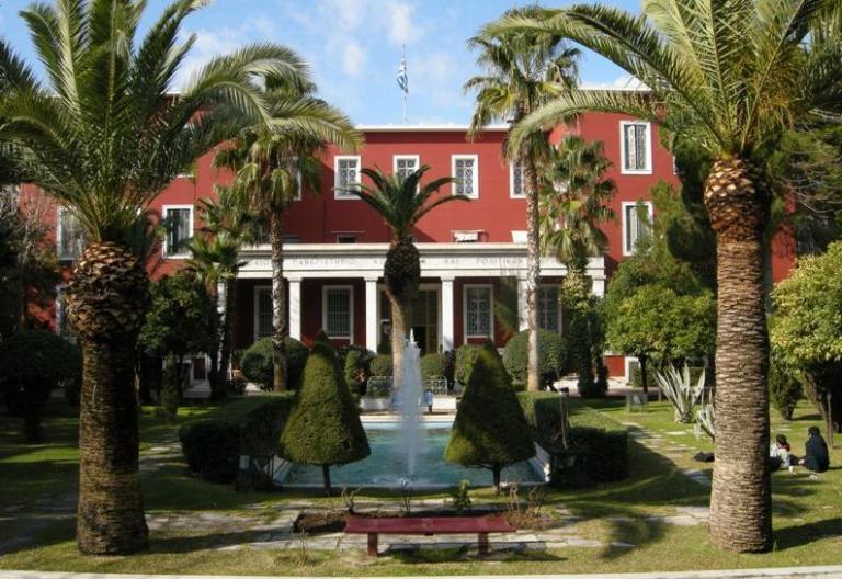 Γυαλιά καρφιά στο Πάντειο μετά το συλλαλητήριο της Δευτέρας