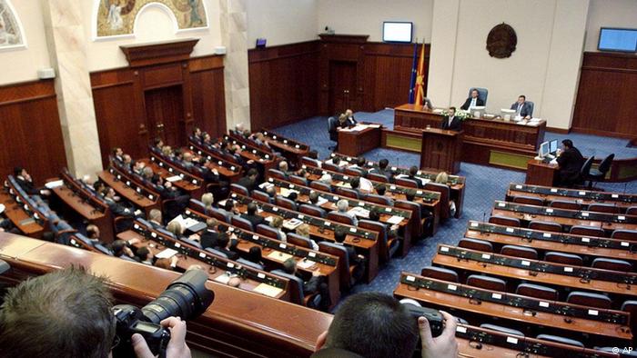 Θρίλερ στην ΠΓΔΜ: Στον αέρα η συνεδρίαση της Βουλής - Παρασκηνιακές ζυμώσεις Ζάεφ