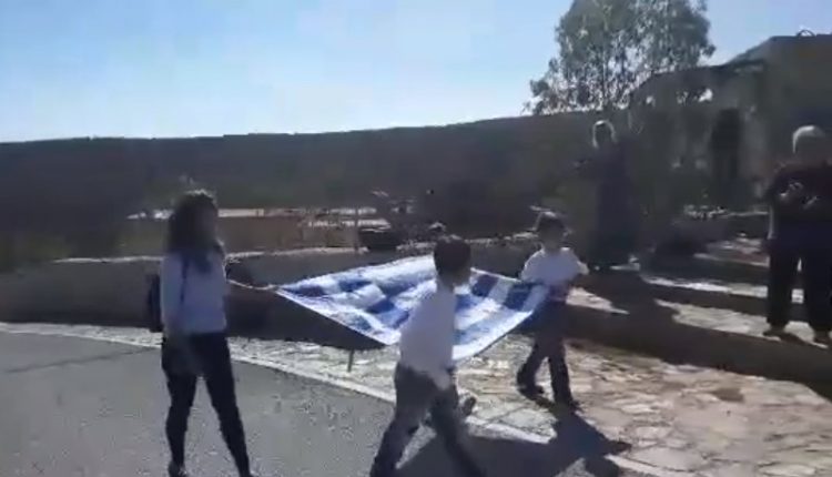 Κρήτη : Παρέλασαν και οι τρεις μαθητές της Γαύδου (video)