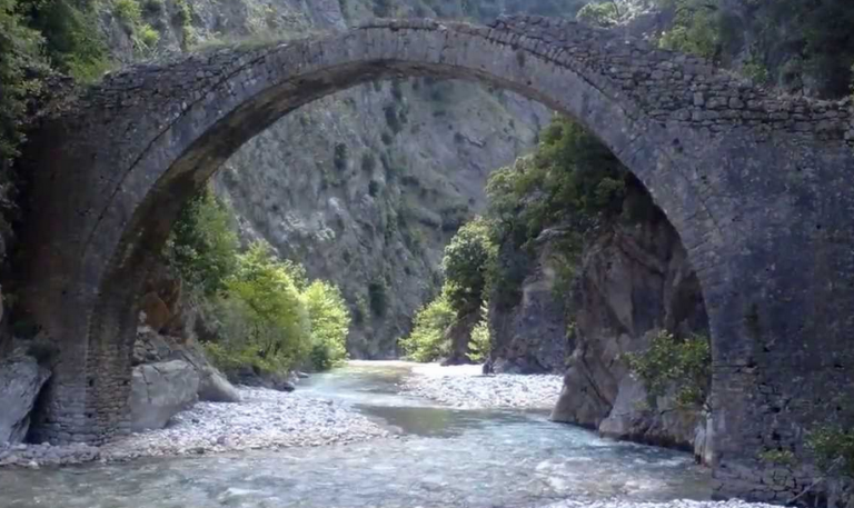Αναζητώντας το θησαυρό του Αλή Πασά στα γεφύρια του Αχελώου…
