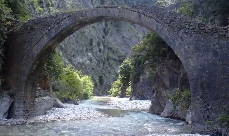 Αναζητώντας το θησαυρό του Αλή Πασά στα γεφύρια του Αχελώου…