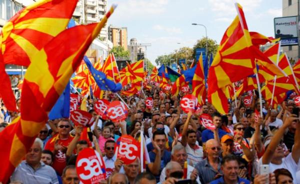 Χαν: Θα υπερψηφιστεί από τα δύο τρίτα της Βουλής των Σκοπίων η Συμφωνία