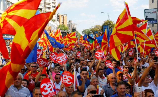 Χαν: Θα υπερψηφιστεί από τα δύο τρίτα της Βουλής των Σκοπίων η Συμφωνία