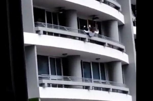 Έπεσε από τον 27ο όροφο ενώ προσπαθούσε να βγάλει selfie