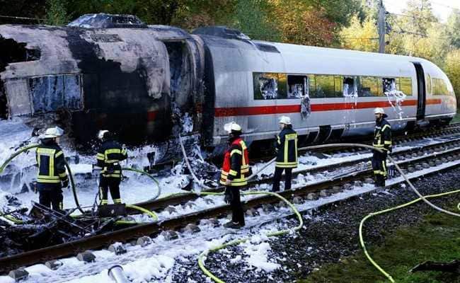 Γερμανία : Στις φλόγες τυλίχτηκε τρένο υψηλής ταχύτητας