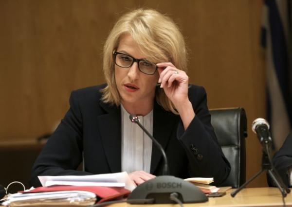 Δούρου για Μάτι: Οι Περιφέρειες δεν σβήνουν φωτιές