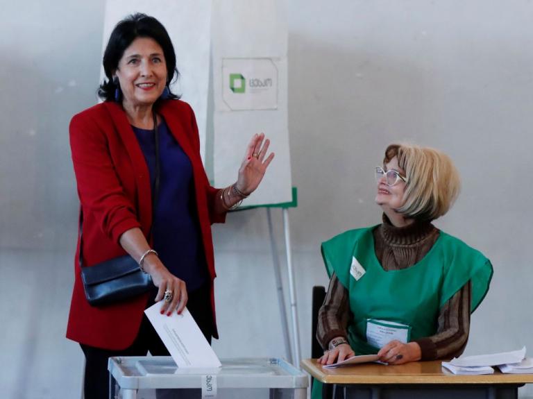 Γεωργία: Σαλομέ Ζουραμπισβίλι: Μια γυναίκα φαβορί για την προεδρία της χώρας