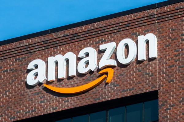 Amazon: Οι εργαζόμενοι πέτυχαν αύξηση του κατώτατου μισθού