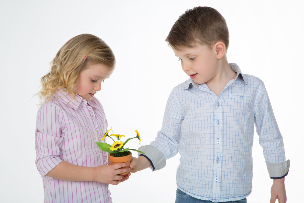 Πώς μαθαίνει το παιδί να είναι γενναιόδωρο