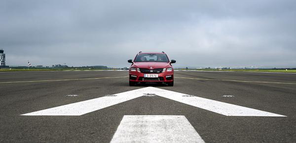 Υβριδικές προοπτικές για την κορυφαία, RS έκδοση της νέας Skoda Octavia