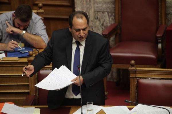 «Πόλεμος» Σπίρτζη – Μανιάτη στη Βουλή