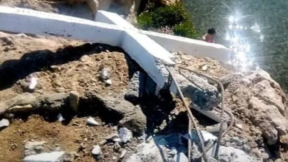 Μυτιλήνη : Αγνωστοι κατέστρεψαν τον τσιμεντένιο σταυρό στην ακτή Απειλή