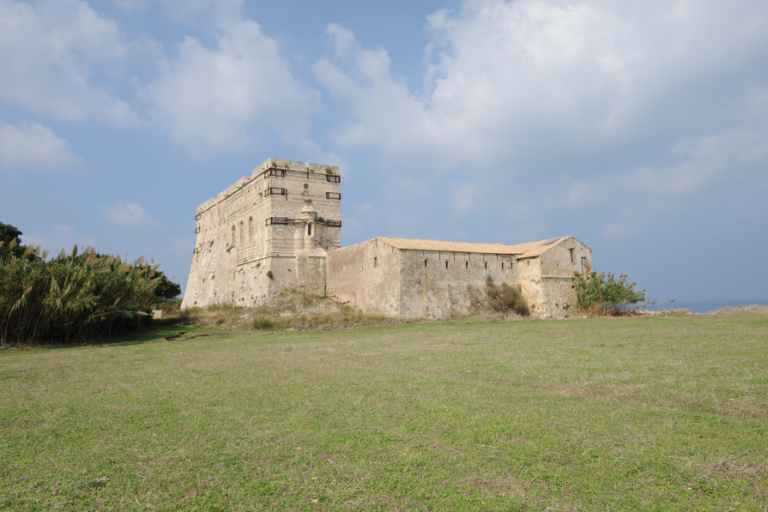 Στροφάδες: Το καστρομονάστηρο που επλήγη από το σεισμό