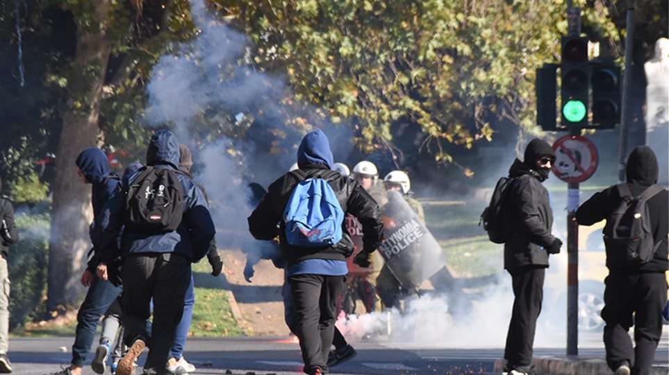 Απαυδώ και παρεισφρέω