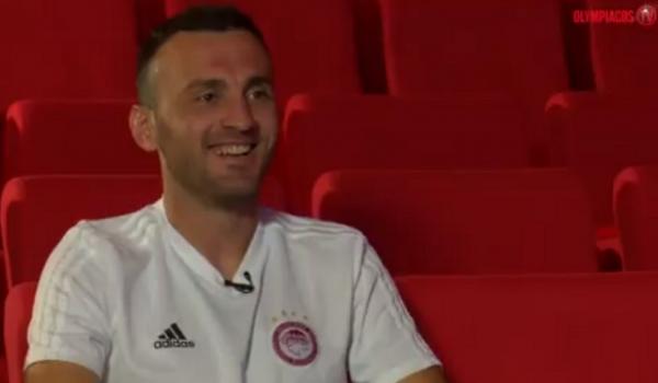 «Βασίλη, αν ήσουν DJ, πώς θα σε έλεγαν;»