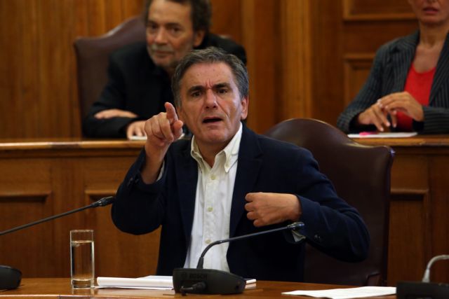 Finance Minister says Greek banks meeting targets, attributes shares plunge to shorting