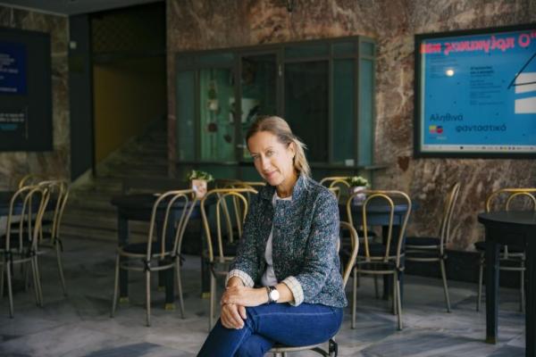 Βγενοπούλου : Η ψυχή του εφηβικού θεάτρου εξηγεί πως είναι να δουλεύεις με παιδιά