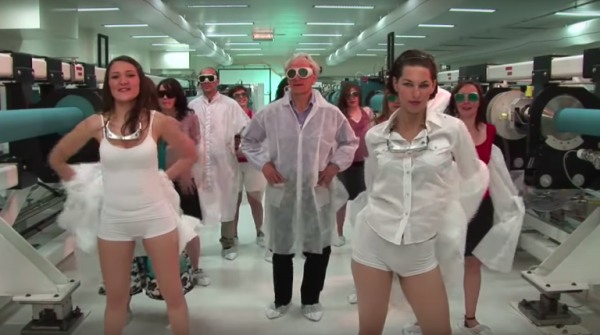 Στο φως βίντεο με τον φετινό νομπελίστα Φυσικής