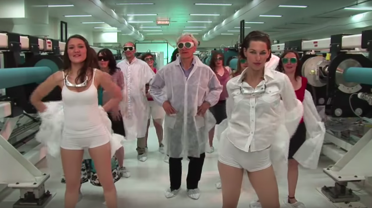 Στο φως βίντεο με τον φετινό νομπελίστα Φυσικής