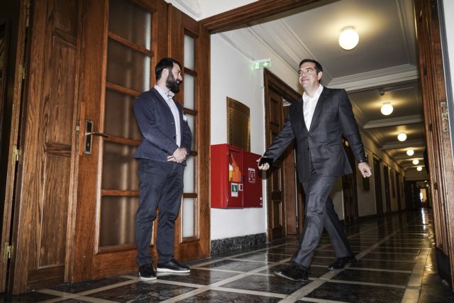 Editorial Ta Nea: Decay