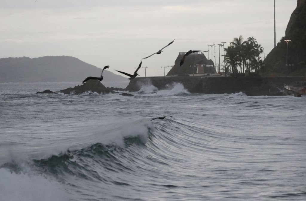 Έφτασε στις ακτές του Μεξικό ο τυφώνας Ουίλα