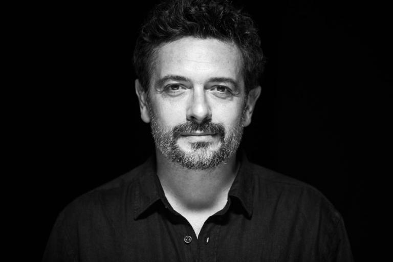 Ο Γιωργής Τσαμπουράκης μιλάει για θεατρικά «Μαθήματα χορού»