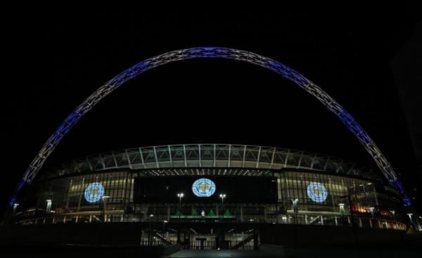 Στα χρώματα της Λέστερ το Στάδιο Γουέμπλεϊ αποδίδοντας φόρο τιμής