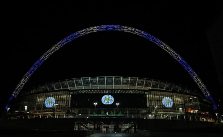 Στα χρώματα της Λέστερ το Στάδιο Γουέμπλεϊ αποδίδοντας φόρο τιμής