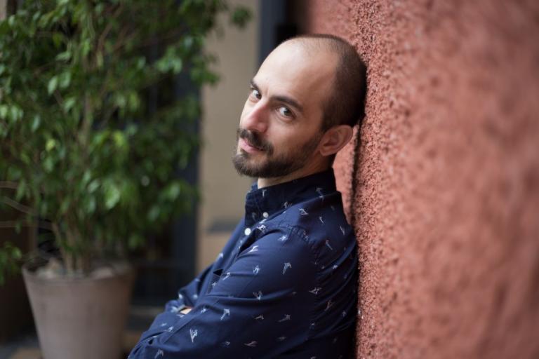 Ο Μάνος Βαβαδάκης σκηνοθετεί «Μια νύχτα των δολοφόνων»