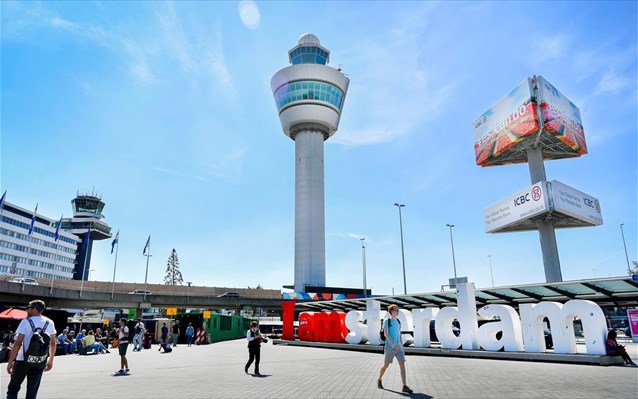 Ολλανδία: Προσγείωση αεροσκάφους συνοδεία F-16