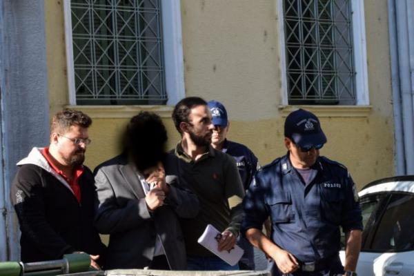 Οι σπουδαστές με εκδικούνται γιατί ήμουν αυστηρός, λέει ο καθηγητής «φακελάκης»