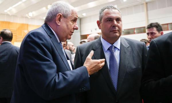 Ο Καμμένος μιλά για Μακεδονοκλάστες δείχνοντας Κουίκ