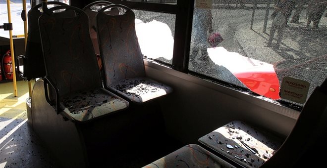 «Ανησυχητικές» οι αυξανόμενες επιθέσεις σε λεωφορεία