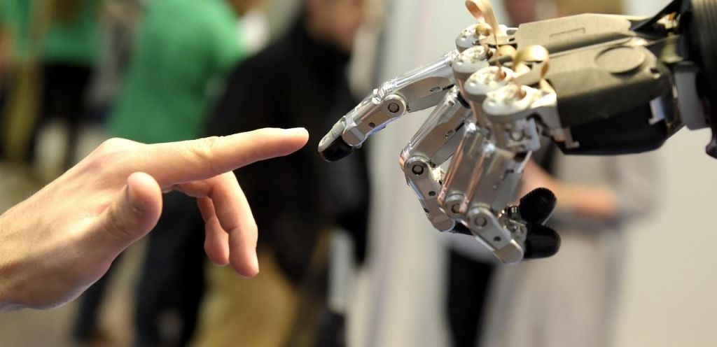 Πισσαρίδης : Τα ρομπότ μπορούν να βοηθήσουν στη βελτίωση της αγοράς εργασίας