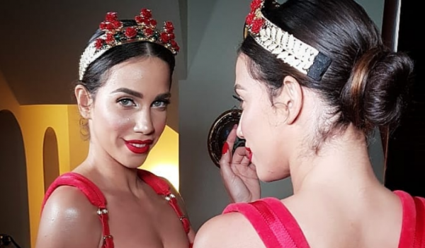 Η Κατερίνα Στικούδη παίζει πιάνο και ερμηνεύει Μπιγιονσέ [βίντεο]