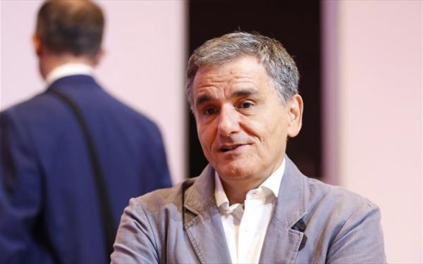 Σε Σιγκαπούρη και Χονγκ Κονγκ ο Τσακαλώτος