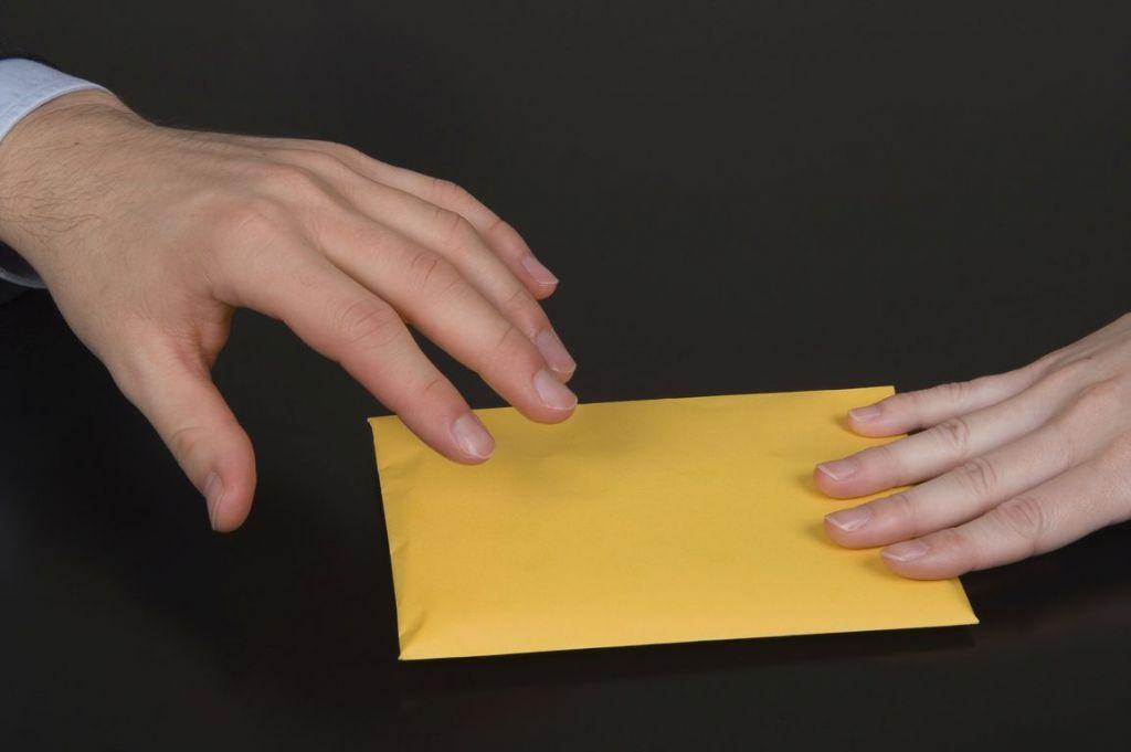 Εμείς φτιάξαμε το τέρας της διαφθοράς, κι εμείς το συντηρούμε