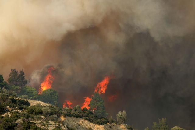 Φωτιά στη Χαλκιδική: Σε κατάσταση έκτακτης ανάγκης η Σάρτη – Απομακρύνθηκαν κάτοικοι